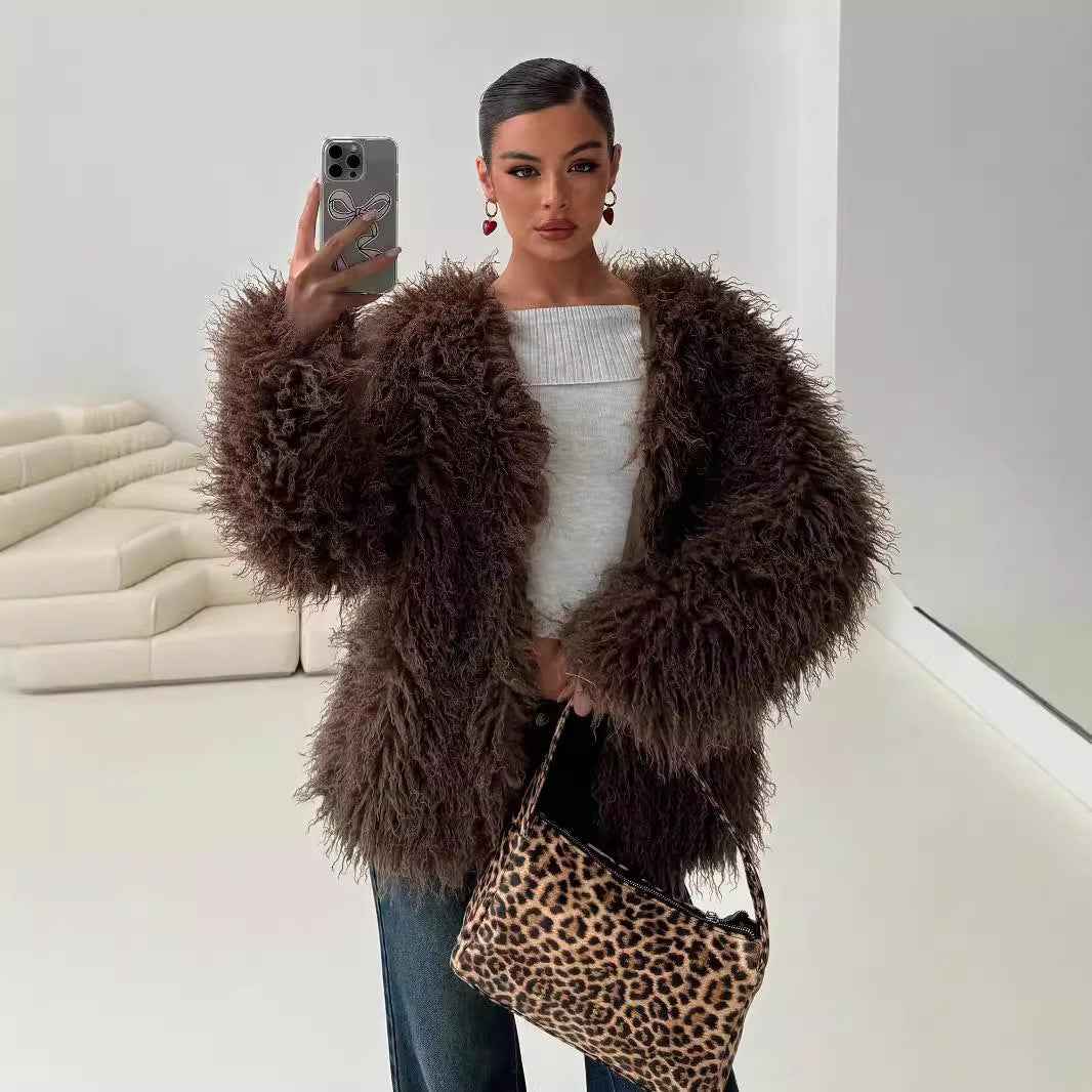 Comment Adopter le Style Parisien en un Clin D'œil avec le Manteau en Fausse Fourrure Élément Indispensable de la Mode Française Look Parisien Femme Guide du Look Chic à la Boutique de Mode Féminine - parlezmode.com