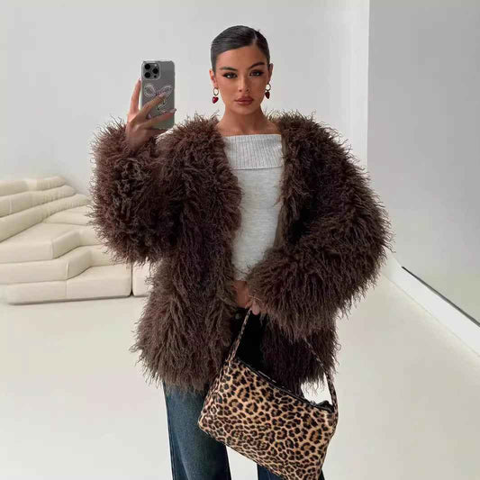 Comment Adopter le Style Parisien en un Clin D'œil avec le Manteau en Fausse Fourrure Élément Indispensable de la Mode Française Look Parisien Femme Guide du Look Chic à la Boutique de Mode Féminine - parlezmode.com