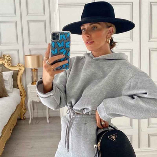 Comment Embrasser le Style Parisien Chic avec le Ensemble Fitness Élégant de Venus® : Un Must pour Votre Dressing de Mode Automne Hiver 2025 - parlezmode.com