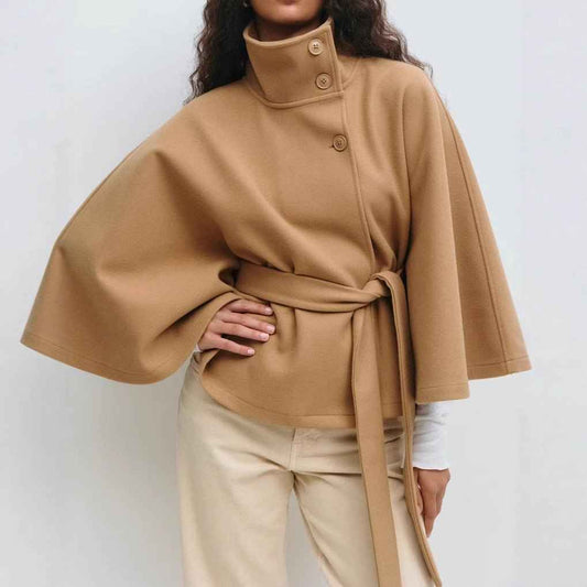 Adopter le Look Parisien avec le Manteau d'Hiver Elégant et Moderne Par la Mode Française de la Boutique de Mode Féminine Guide du Style Chic à la Française - parlezmode.com