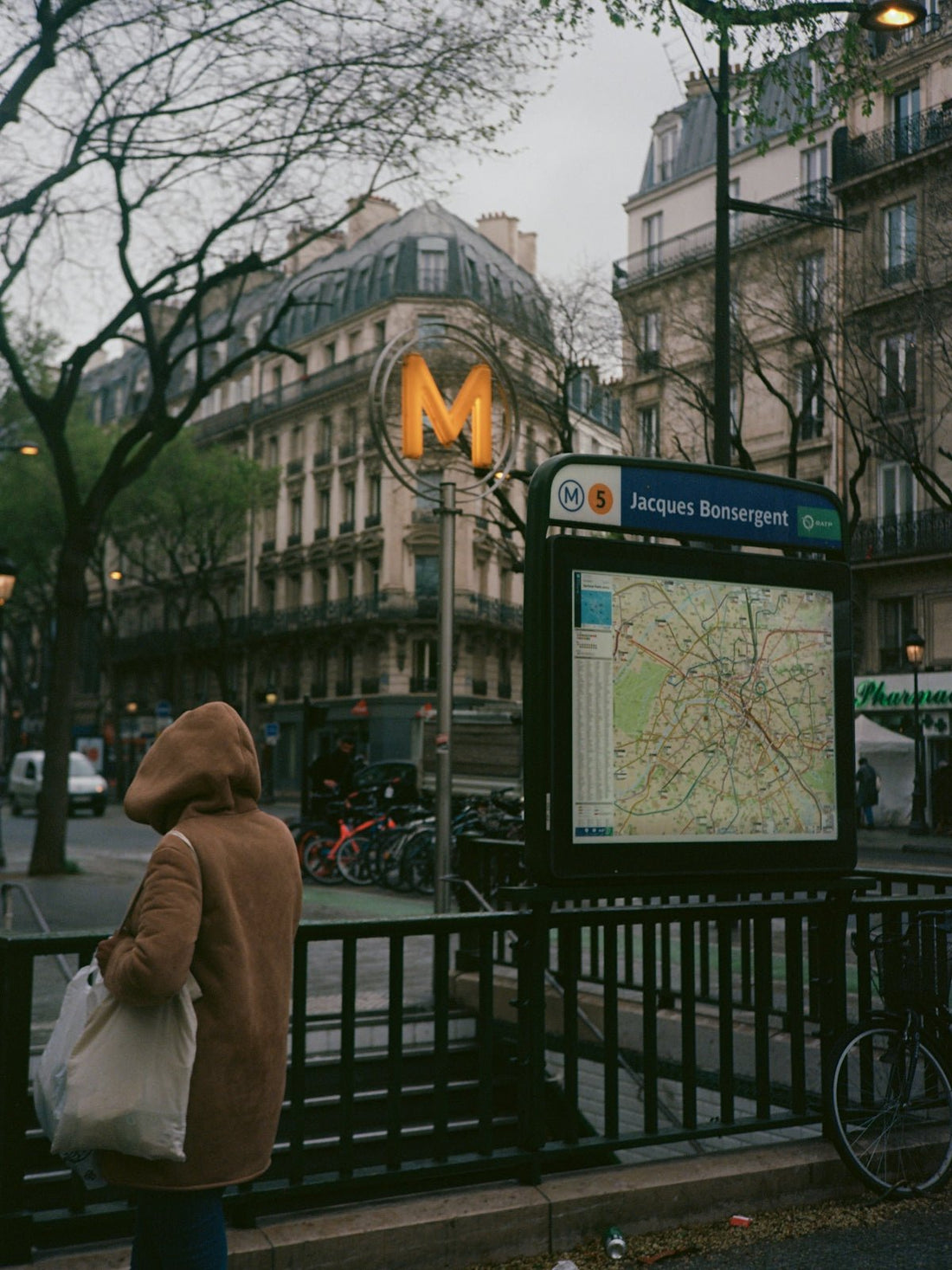 Look parisien femme: les principes de base pour un style sans souci - parlezmode.com