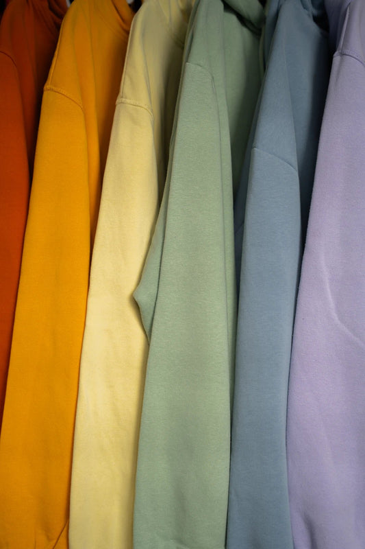 Les Couleurs Tendance Mode Femme en 2025 - parlezmode.com