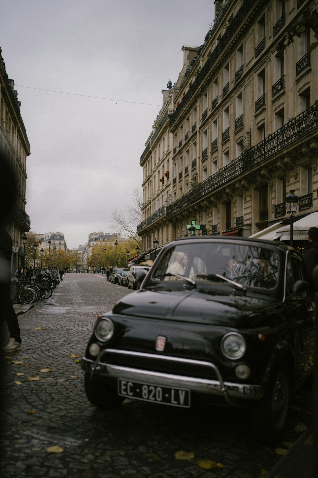 Stratégies Pour Enfiler Un Style Parisien Chic Au Travail - parlezmode.com
