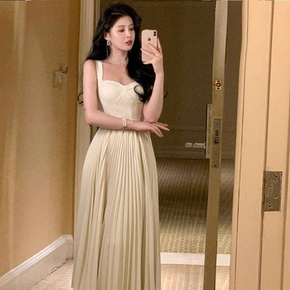 Lumière d’Été – Robe longue plissée à fines bretelles - parlezmode.com