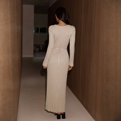 Douce Allure – Robe longue côtelée à col V - parlezmode.com