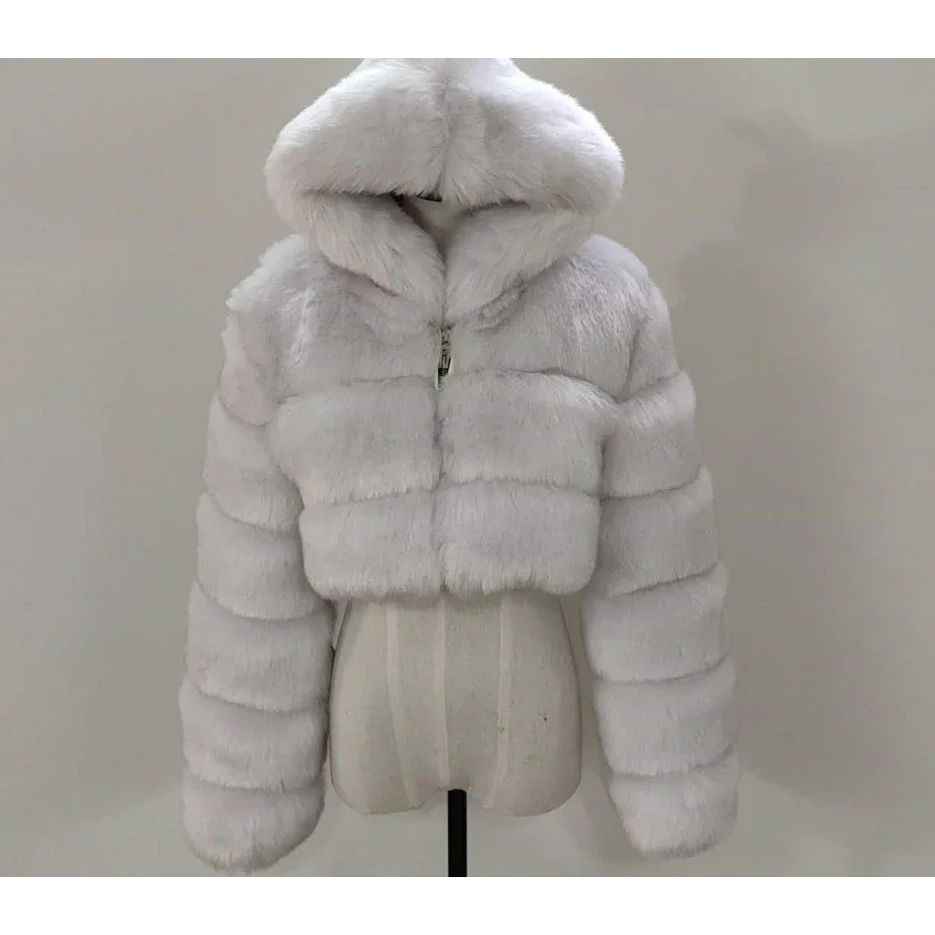 Angeline® | Manteau Court à Capuche en Fausse Fourrure - parlezmode.com
