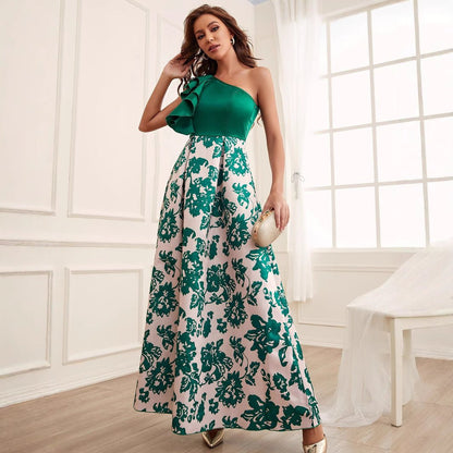 Jardin d’Émeraude – Robe longue asymétrique à imprimé floral - parlezmode.com
