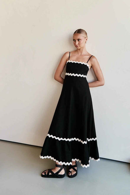 Solmira® | Robe Élancée aux Finitions Ondulées