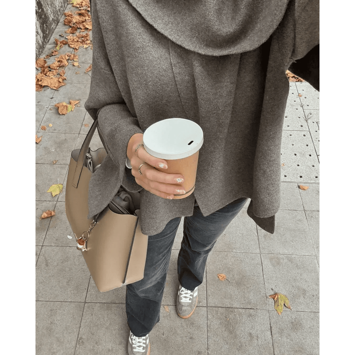 Sienna® | Manteau Tricoté Femme avec Écharpe Asymétrique - parlezmode.com