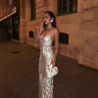 Éclat Nocturne — Robe Longue Scintillante à Bretelles - parlezmode.com