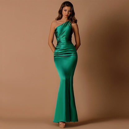 Émeraude Élancée – Robe longue ajustée satinée - parlezmode.com